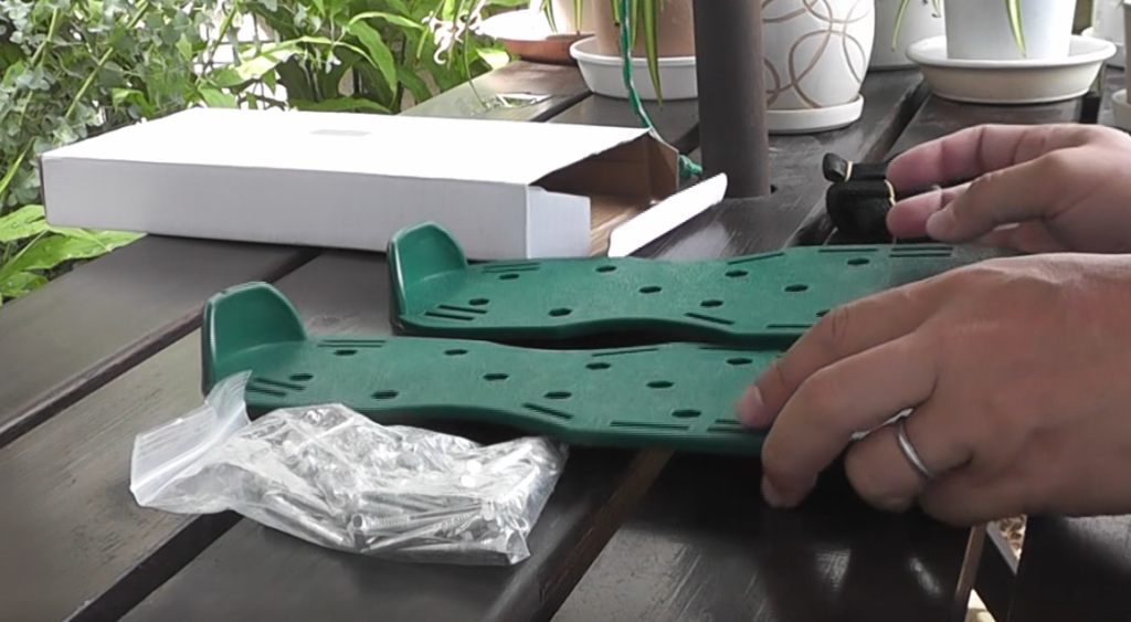 芝生のスパイキング用ガーデンスパイク　開梱状態